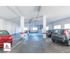 Local con 238m2 en centro de Guejar Sierra