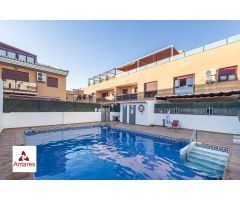 ARMILLA-JUNTO PARADA DE METRO. 3DORMITORIOS,2 BAÑOS, GARAJE,TRASTERO Y PISCINA.