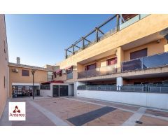 ARMILLA-JUNTO PARADA DE METRO. 3DORMITORIOS,2 BAÑOS, GARAJE,TRASTERO Y PISCINA.