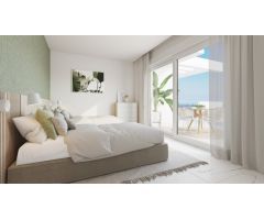 Venta de apartamentos con vistas al mar, a 250 metros de la playa en la Costa del Sol.