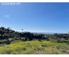 Parcela plana y con vistas panorámicas al mar en Estepona