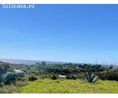 Parcela plana y con vistas panorámicas al mar en Estepona