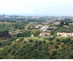 Parcela plana y con vistas panorámicas al mar en Estepona