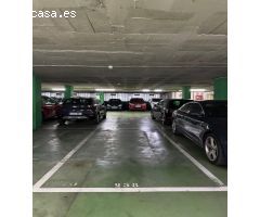 Amplia plaza de parking en propiedad –