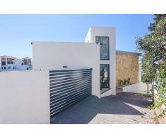 Villa de lujo con 3 dormitorios, vistas al mar y orientación sur