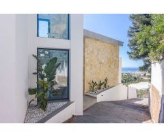 Villa de lujo con 3 dormitorios, vistas al mar y orientación sur