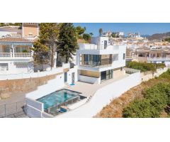 Villa de lujo con 3 dormitorios, vistas al mar y orientación sur