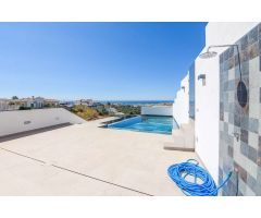 Villa de lujo con 3 dormitorios, vistas al mar y orientación sur