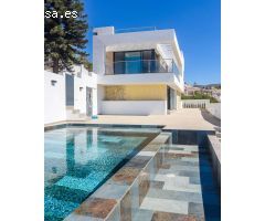 Villa de lujo con 3 dormitorios, vistas al mar y orientación sur