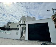 Villa de nueva construcción con 4 dormitorios en Nerja