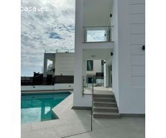 Villa de nueva construcción con 4 dormitorios en Nerja