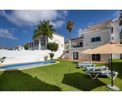 Villa con piscina privada a la venta en Nerja (Zona de Capistrano).