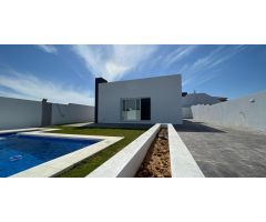 Chalet en Chiclana de la Frontera con piscina y jardín