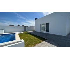 Chalet en Chiclana de la Frontera con piscina y jardín