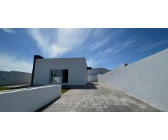 Chalet en Chiclana de la Frontera con piscina y jardín