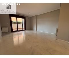 ARMILLA-JUNTO PARADA DE METRO. 3DORMITORIOS,2 BAÑOS, GARAJE,TRASTERO Y PISCINA.