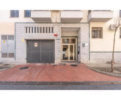 Precioso piso de 3 dormitorios, 2 baños, balcón y 2 plazas de garaje en Santa Fe