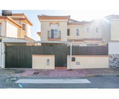 FANTÁSTICA CASA CON GRAN PATIO Y PISCINA EN ALBOLOTE