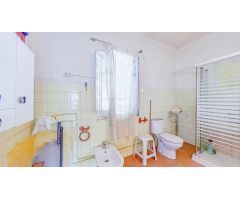 CASA Y LOCAL COMERCIAL EN GRAN TERRENO DE 420 M2