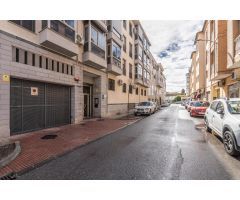 Precioso piso de 3 dormitorios, 2 baños, balcón y 2 plazas de garaje en Santa Fe
