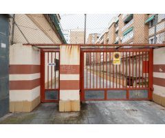 Amplia plaza de garaje en zona Alminares