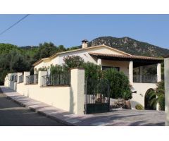 Casa con piscina en la urb. Roca de Malvet.