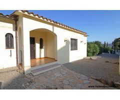 Casa con piscina en la urb. Roca de Malvet.