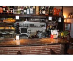 Fantástico bar-restaurant al lado del Passeig del Mar