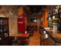 Fantástico bar-restaurant al lado del Passeig del Mar