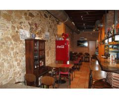 Fantástico bar-restaurant al lado del Passeig del Mar