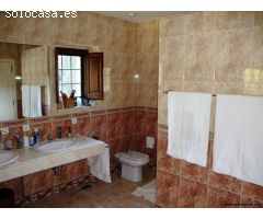 Preciosa casa con piscina y un gran terreno en el Golf Costa Brava