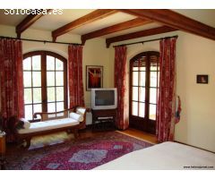 Preciosa casa con piscina y un gran terreno en el Golf Costa Brava