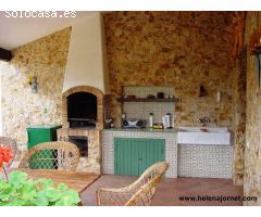 Preciosa casa con piscina y un gran terreno en el Golf Costa Brava