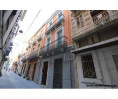 Preciosa casa señorial de estilo modernista en el centro del pueblo