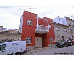 Gran casa con terraza y garaje