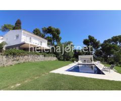 Exclusiva casa con piscina y con un gran terreno en una zona privilegiada de Vall-llobrega