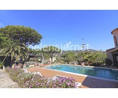 Fantástico chalet con piscina en la urbanización Vescomtat de Cabanyes