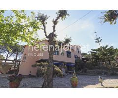 Fantástico chalet con piscina en la urbanización Vescomtat de Cabanyes