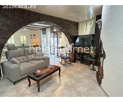 Fantástico chalet con piscina en la urbanización Vescomtat de Cabanyes