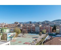 Se vende luminoso piso con vistas despejadas en el Centro de Granada