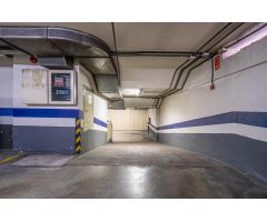 Garaje de 24 m2 en venta junto al Paseo del Emperador Carlos V