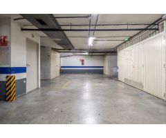 Garaje de 24 m2 en venta junto al Paseo del Emperador Carlos V