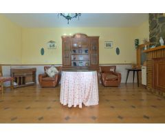 Casa y nave en Alomartes