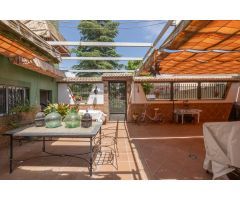 Preciosa casa adosada de 3 dormitorios, con garaje doble de 53 m2 y patio de 77 m2 en Belicena
