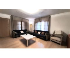Chalet pareado de 4 habitaciones y piscina en urbanización Valverde