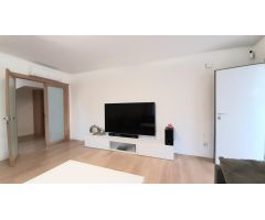 Chalet pareado de 4 habitaciones y piscina en urbanización Valverde