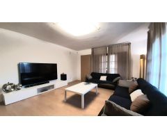 Chalet pareado de 4 habitaciones y piscina en urbanización Valverde