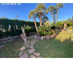 Chalet de dos plantas con 4 habitaciones y Piscina en Carretera de Santa Pola.