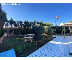 Chalet de dos plantas con 4 habitaciones y Piscina en Carretera de Santa Pola.