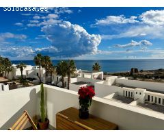Atico  dos dormitorios, terraza vistas al mar y parking en  Mojacar.